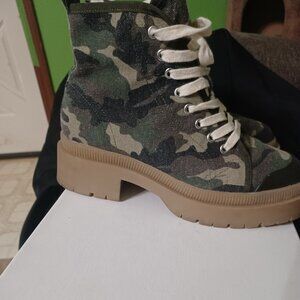 STEVEN WOMENS SIZE 10 "SABRI"CANVAS CAMO BOOTS
